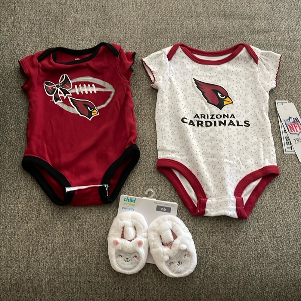 0-3 lot w/ newborn booties